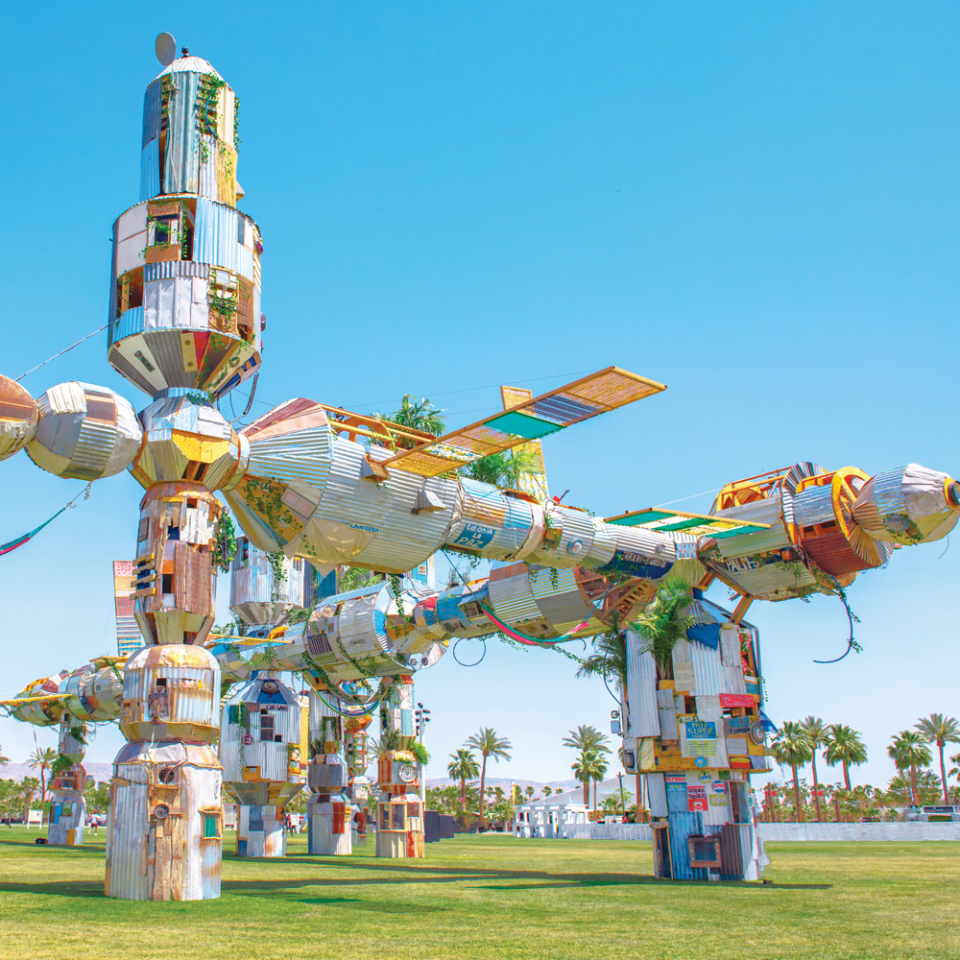 如梦似幻的音乐节现场,也是世界上"最昂贵的露天画廊"