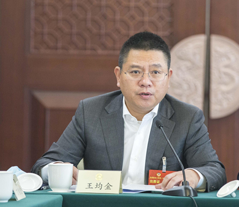 全国政协委员王均金加快出台各类支持航空公司航线恢复政策