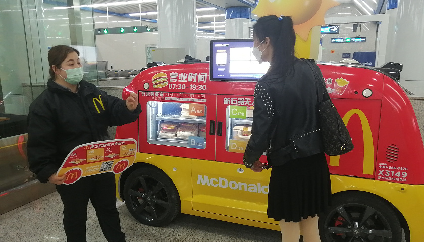 不用担心赶早高峰吃不上饭了,北京地铁内增设早餐车