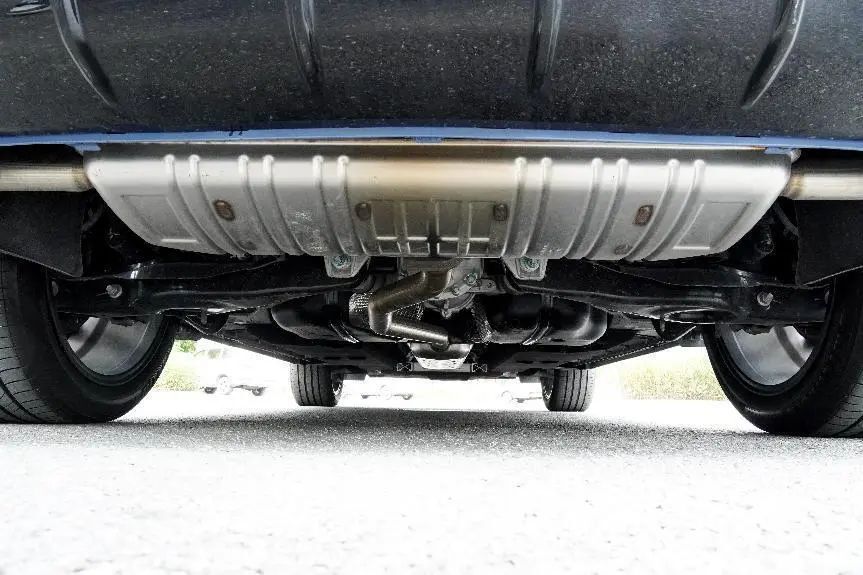 基于红旗hs5采用全铝底盘的设计,不仅降低了整车自重,提升了车辆的