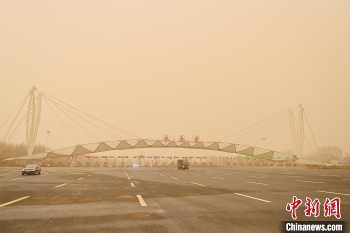 吉林迎大风沙尘天气