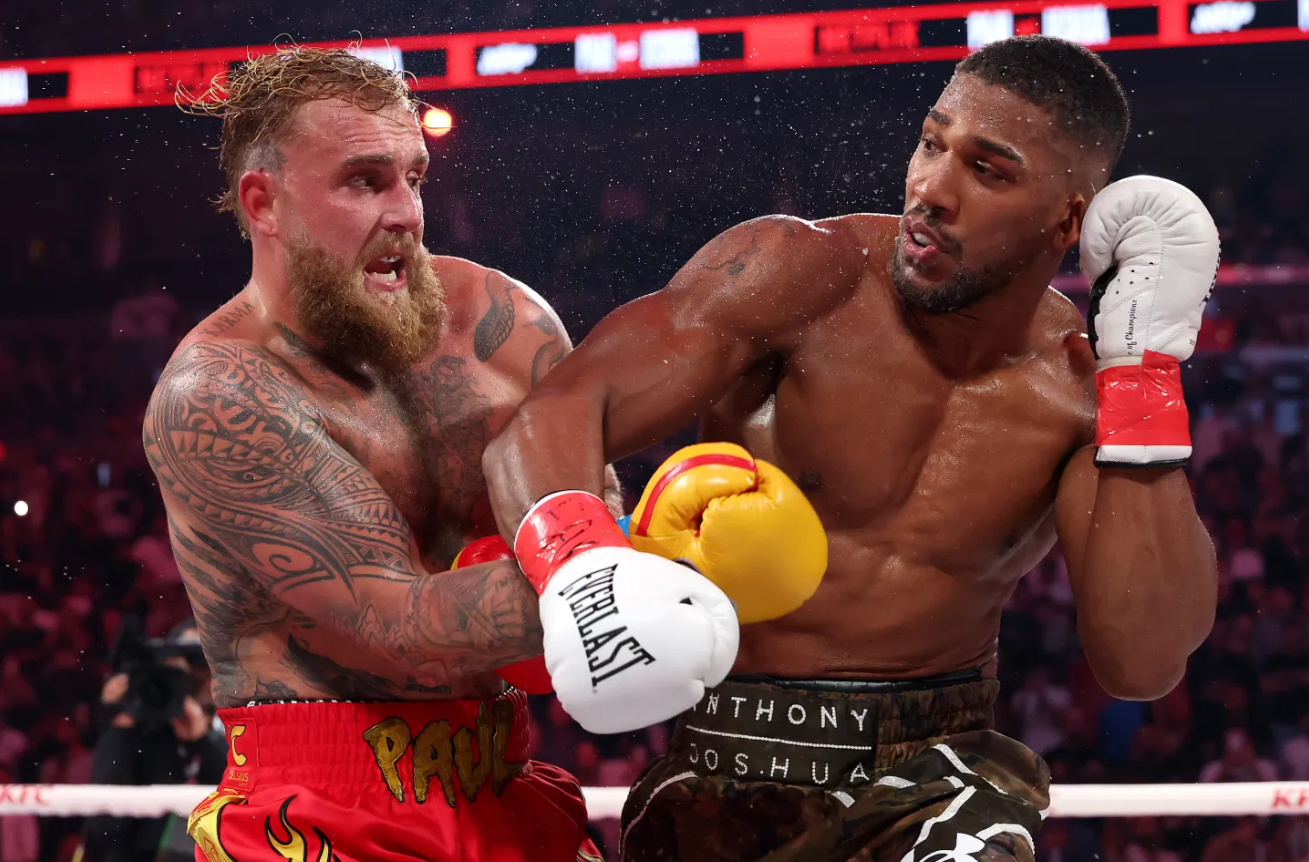 约书亚懒散进攻藏猫腻？前UFC冠军类比10年前旧闻：这放水套路我见多了！-腾讯新闻