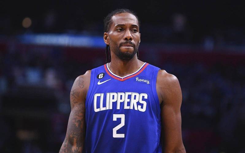 面对旧主三分6中0比赛还没结束哈登便径直走回更衣室