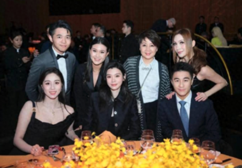 婆婆站着她坐着,豪门逆袭靠"母凭子贵"?