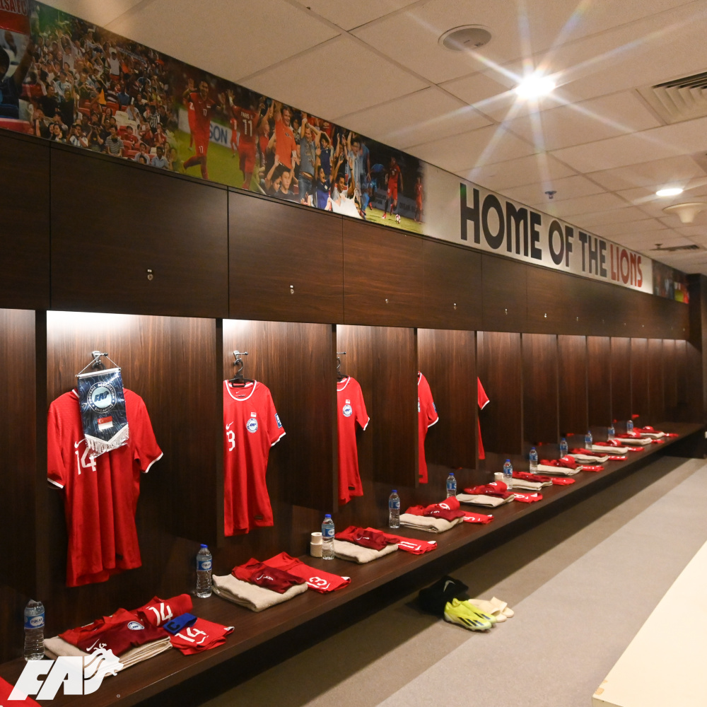 对手更衣室一瞥国足今晚对手新加坡队晒赛前更衣室