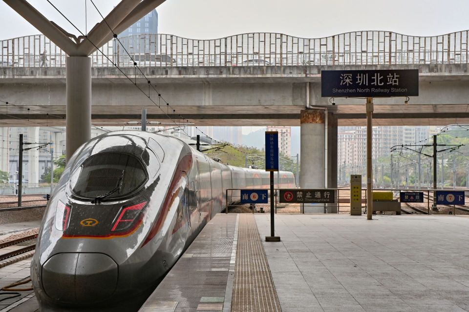 加开旅客列车795列,其中——往返香港西九龙的跨境高铁240列往返潮汕