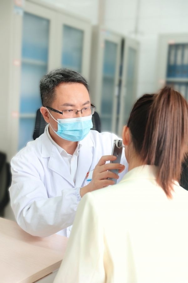 武汉"最牛皮肤科"提醒:脸上有斑别这样做,小心皮肤反黑_腾讯新闻