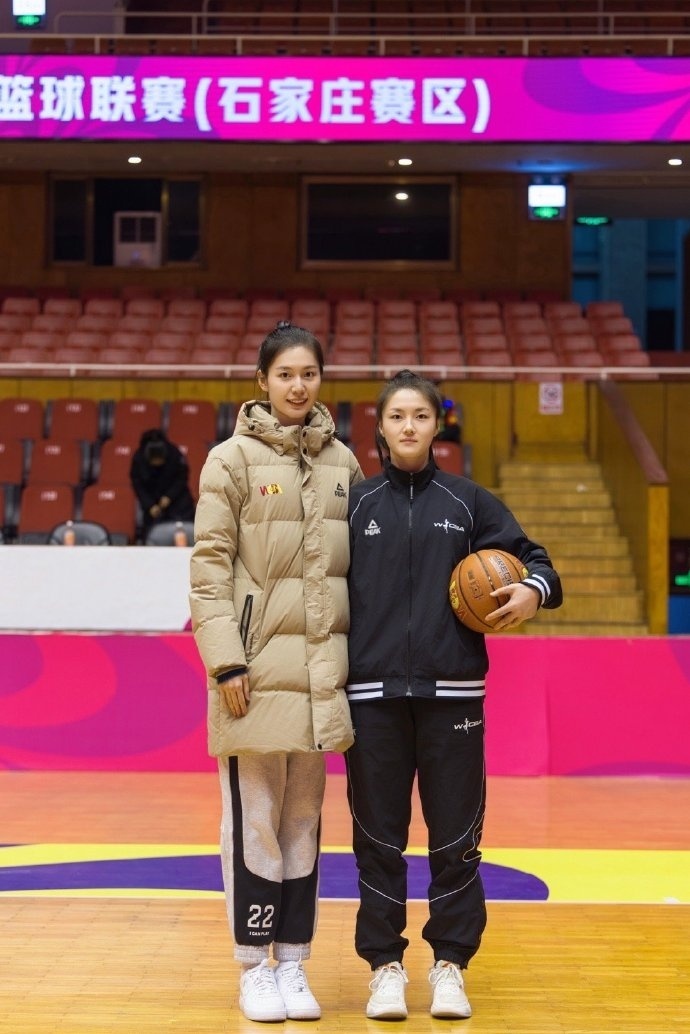 河北女篮球员郭子瑄晒照春天在哪里吖春天在这里