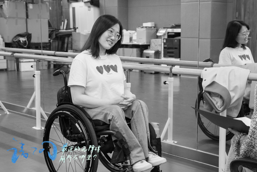 坐轮椅的网红女孩,在80分钟独角戏袒露她的童年,青春,工作与成长_腾讯