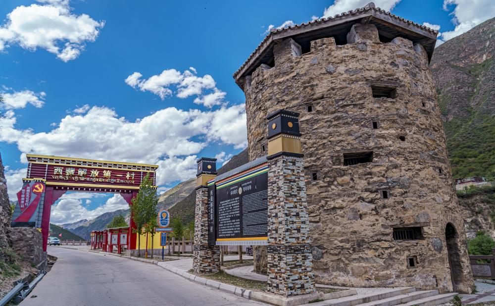 一城跨三省,景色美如画,这里是g317上的最美县城"昌都江达"_腾讯新闻