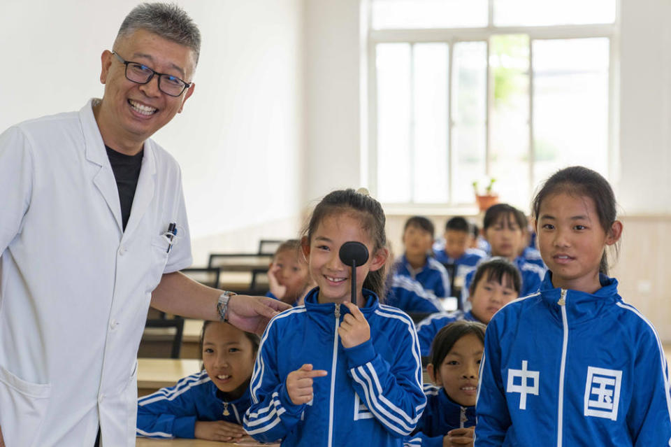 郭楠摄在秦皇岛市山海关区古城小学,秦皇岛市工人医院眼耳鼻喉科医务