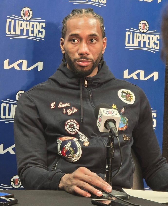 小卡中方经纪人莱昂纳德因伤不打全明星赛会飞过去亮相