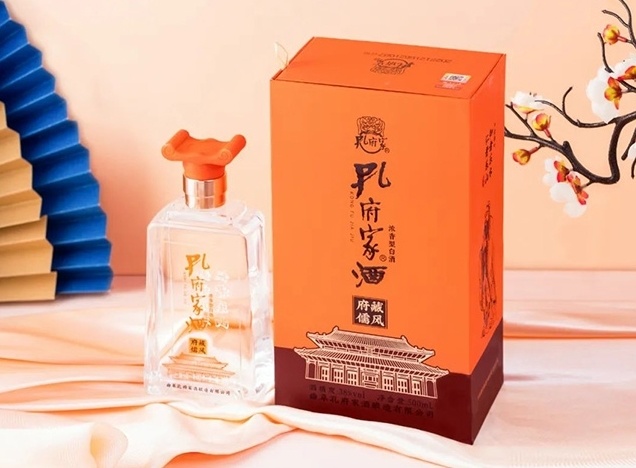 传承两千五百多年的酿酒历史,采用孔府酒坊古老工艺及秘方酿制而成,自