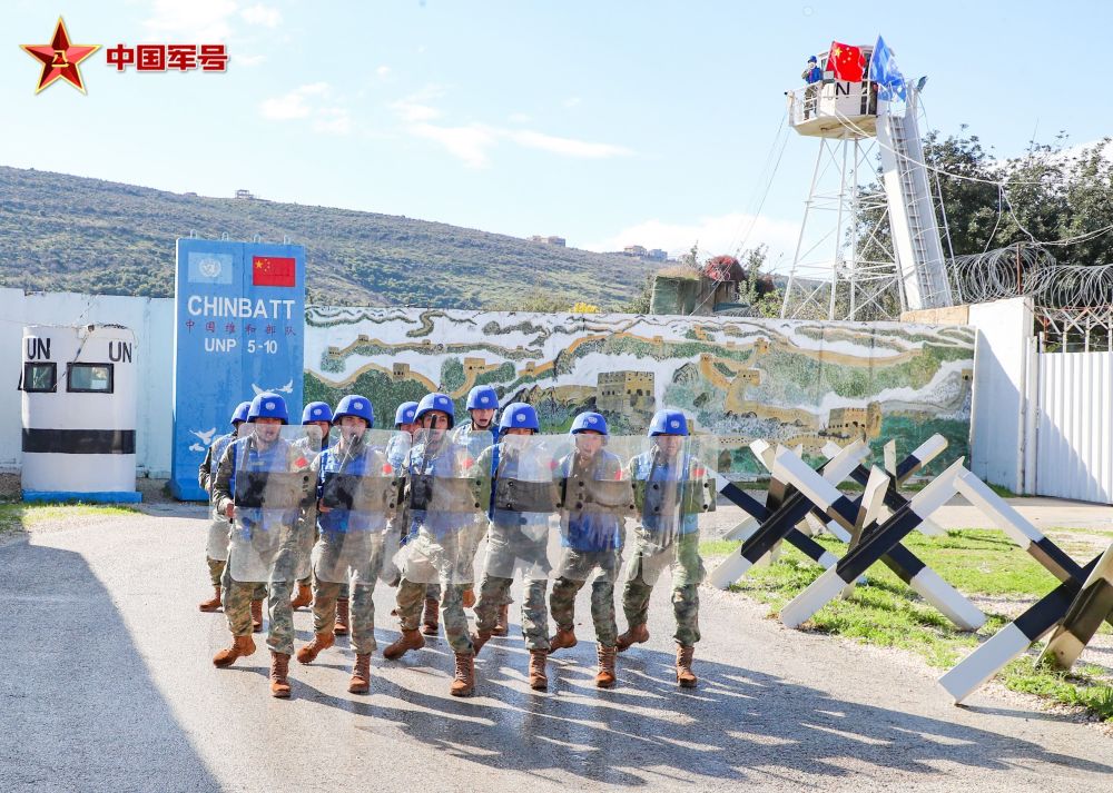 我第22批赴黎巴嫩维和部队多功能工兵分队组织营门应急演练