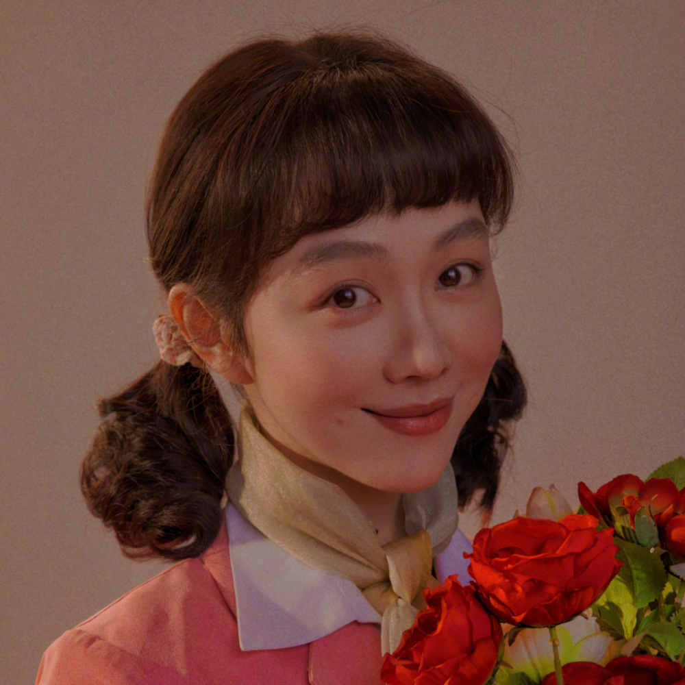 如果说姚玉玲是一朵妖冶怒放的牡丹,姜妍更像一朵静静绽放的东北野菊