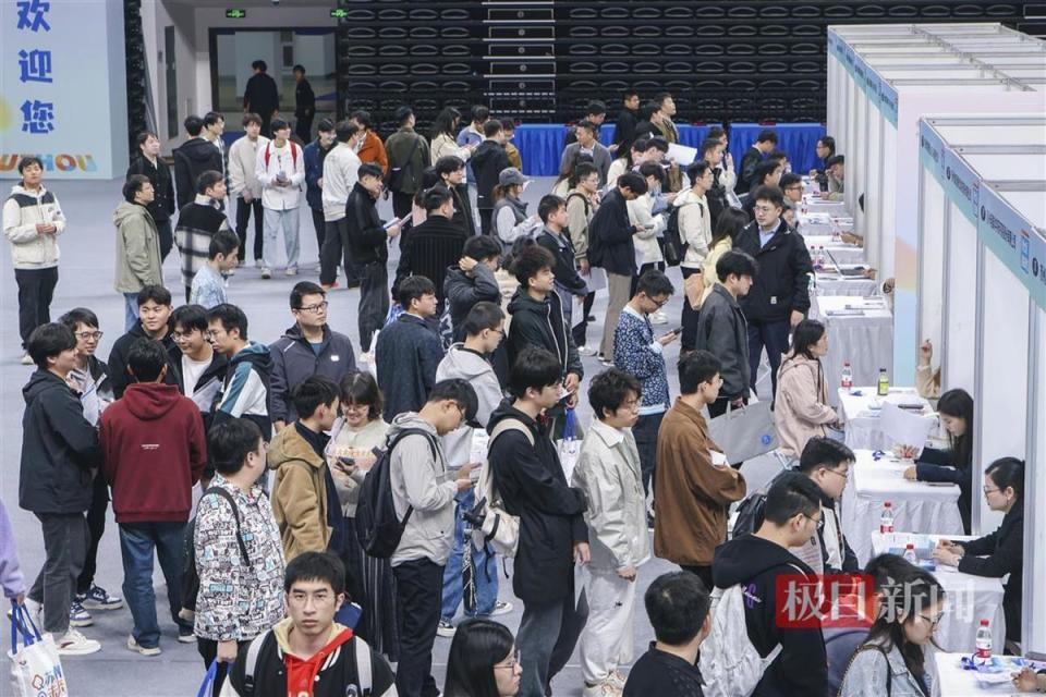 优选122家重点用人单位、提供3113个优厚岗位，2024“校园苏州日”高层次人才招聘会在华中科技大学举办_腾讯新闻