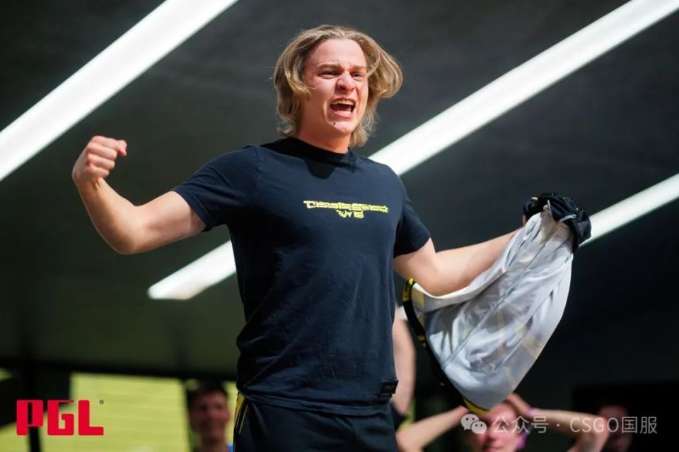 jl:只想抽肿李黑们的脸