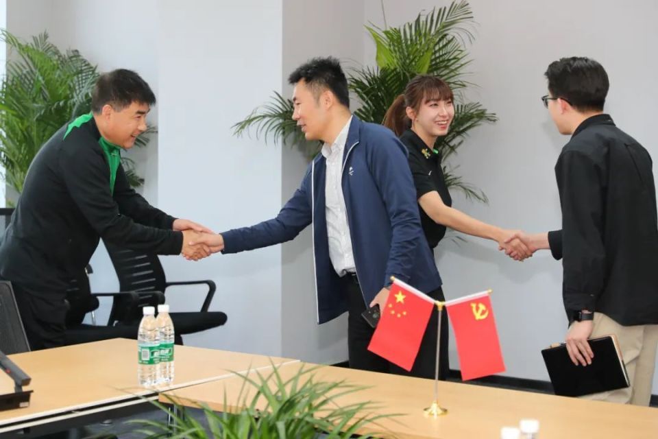 人力资源总监林赛,人力资源主管何浏,北京体育大学足球学院书记顾春雨