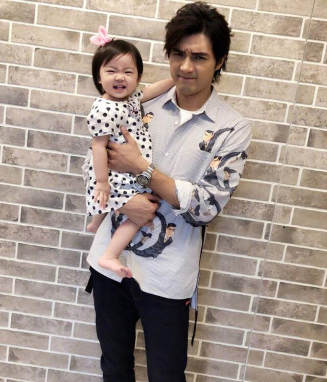 曝贺军翔塌房!手机被扣,家里遭警方搜查,疑与性骚扰有关