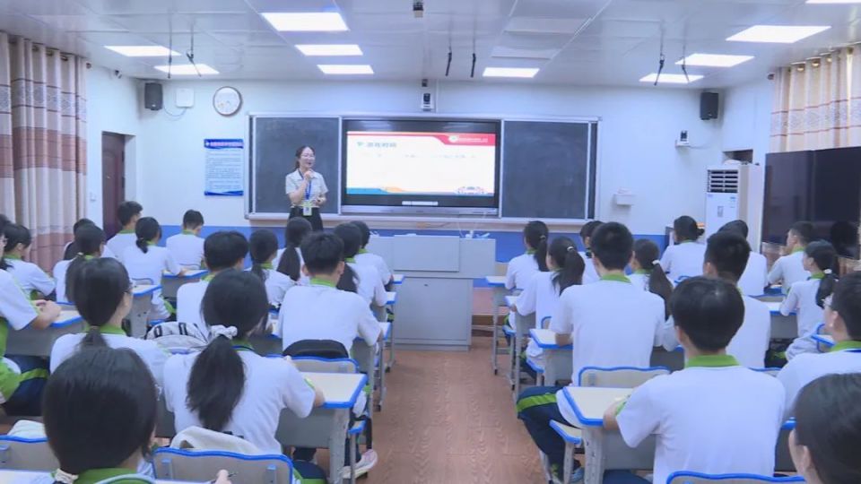 嘉积第二中学开设"5618人道公益日"课程