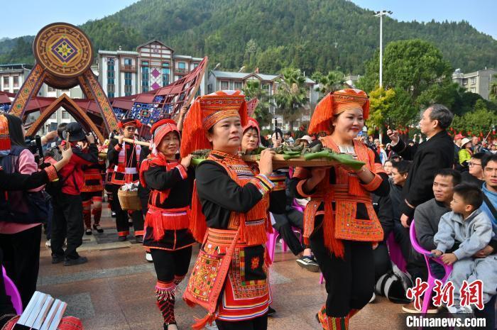 "世界瑶都"广西金秀欢庆盘王节 瑶族风情醉游人