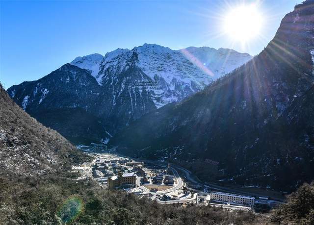 像格桑花一样扎根在雪域边陲玉麦乡跨越半个世纪的深情守护