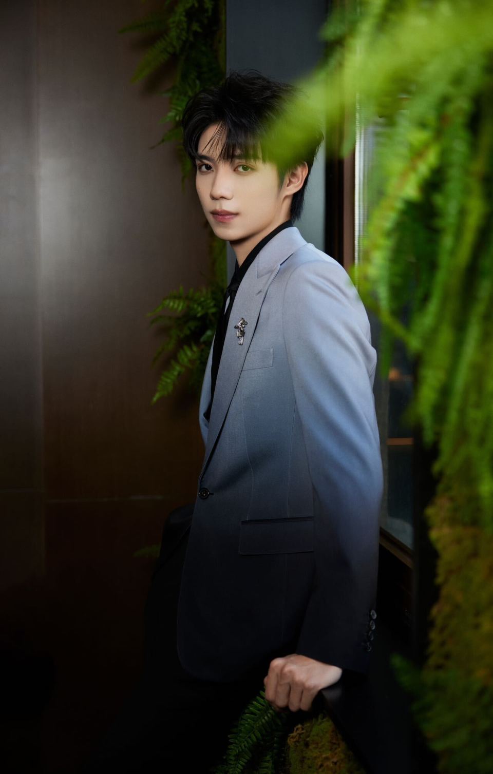 罗一舟出席丝绸之路电影节闭幕式 担任表演嘉宾展现青春魅力_腾讯新闻