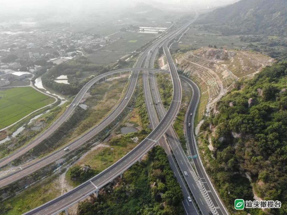 施工期间,潮汕环线高速将联合交警部门在s85潮汕环线高速溪头互通往