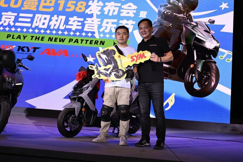 特等奖是一台全新的"小钢侠"三阳crox150,市场售价15800元.