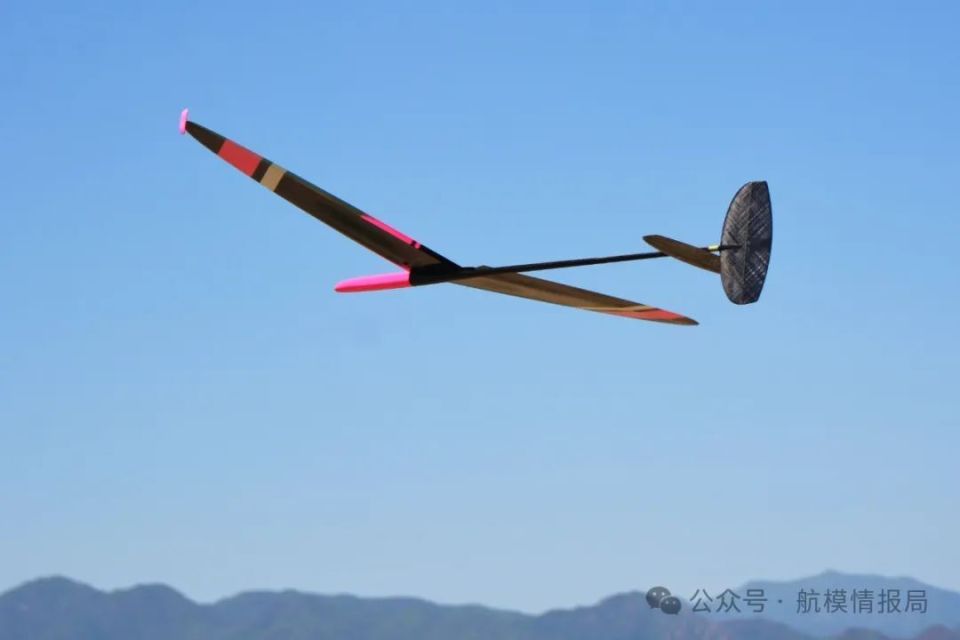 航模测评 | 轻松扔上60米!1.5米翼展f3k国产高端滑翔机stika2