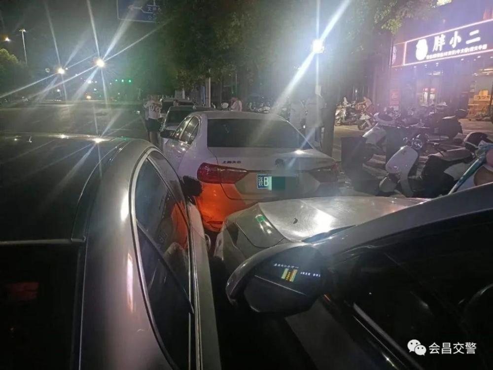 宝马车肇事逃逸后又连撞4车，致1人受伤6车受损，司机曾因无证驾驶、醉驾被判拘役2个月 腾讯新闻