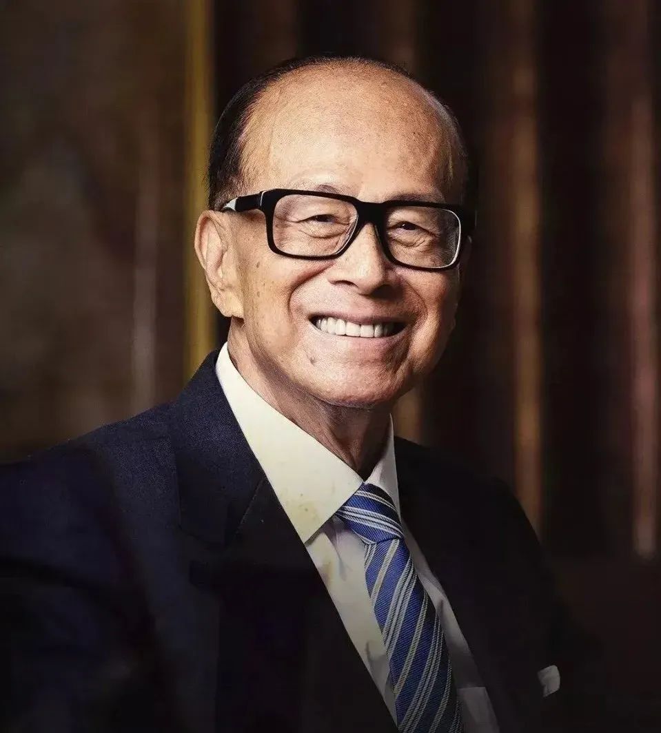 李嘉诚龙年新年不开心,他被英国人坑大了_腾讯新闻