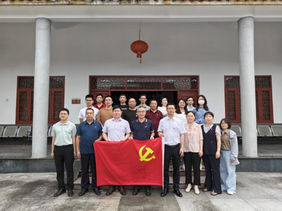 了解"红色特工"项与年同志,"公仆榜样"项南同志的生平事迹,感悟连城籍