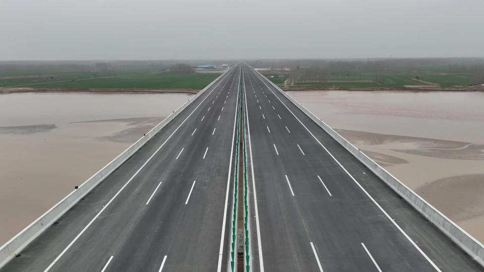 河南省道304濮阳白堽黄河公路大桥正式通车