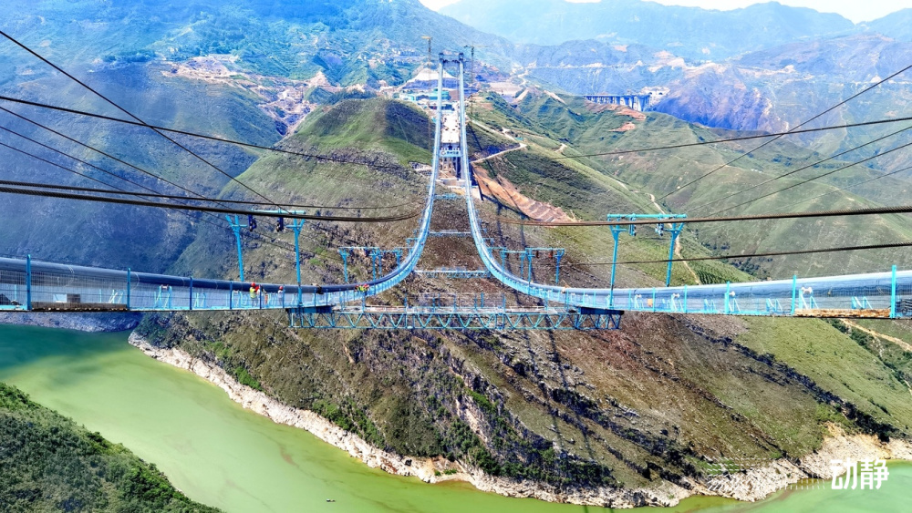 纳晴高速公路全长160多公里,起于纳雍县,止于普安县,串联了杭瑞,厦蓉