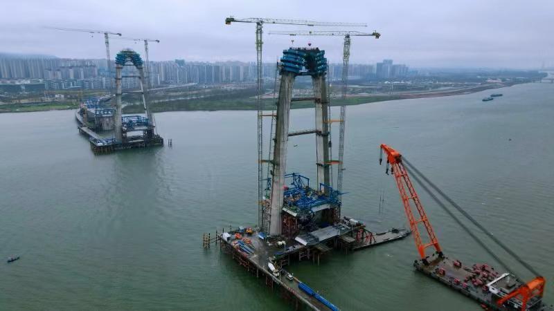 长沙兴联路大通道项目又有新进展跨湘江双塔斜拉桥主塔全部合龙
