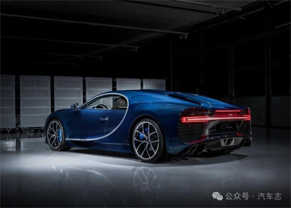 王思聪在日本开3000万布加迪出门,父子俩重回财富榜前十