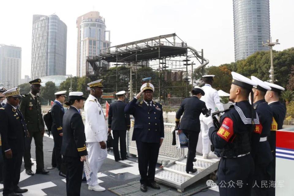 加强交流促合作！第二届几内亚湾安全形势专题研讨会外方代表团进行军事参观_腾讯新闻