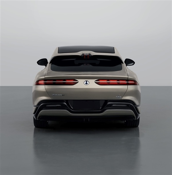 全面超越保时捷帕拉梅拉腾势z9gt实车曝光三电机965马力