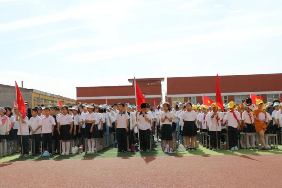 洛川县丰园小学举行庆"六一"暨第九届科技艺术节文艺演出活动