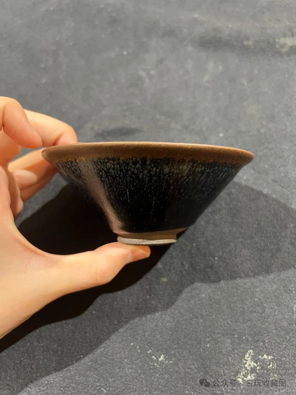 日本有关建盏的最早记载,出现在十六世纪《君台观左右账记》,以足利义