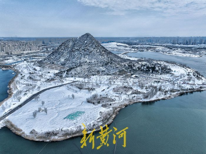 雪后初霁济南华山湖漫山洁白惊艳亮相