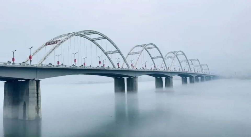 雾锁金州!今天的安康美如仙境!_腾讯新闻