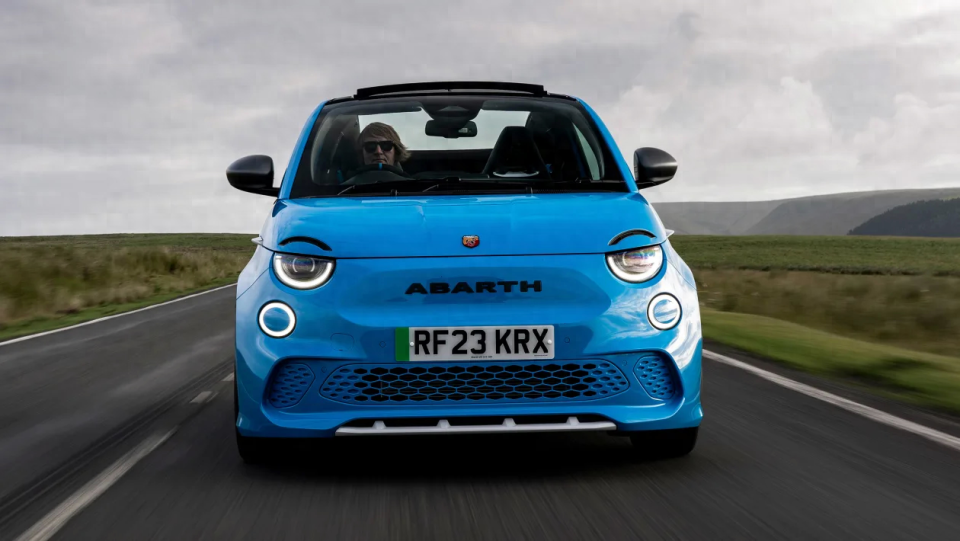 极致个性小众的组合,菲亚特阿巴斯500e敞篷版实车图发布