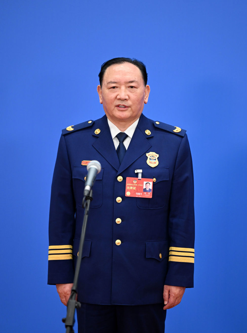 两会丨接受采访_腾讯新闻