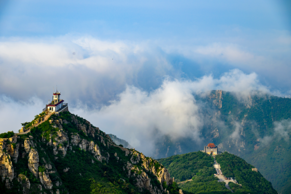 激情在线引爆全网热潮，三大看点引爆全场，热议话题持续发酵，万众期待久久不散