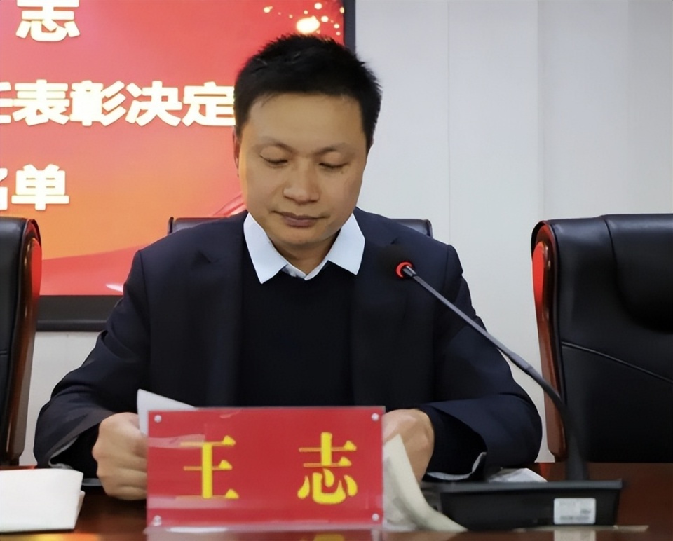 会议并讲话校党委书记黄述学出席会议并讲话河南县域经济网讯(黄波