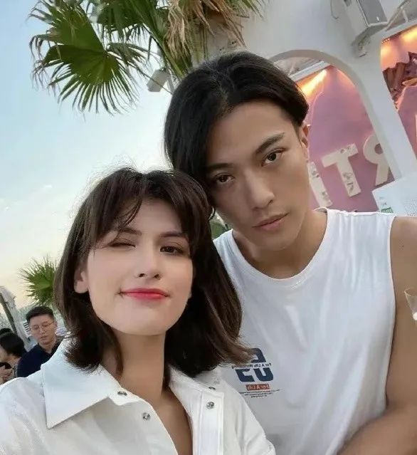 据悉,"仲尼johnny"拥有500多万粉丝,但比仲尼更出名的是他的乌克兰