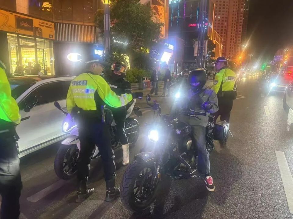 西宁交警:严抓夜间交通安全管理 助推事故预防"减量控大"