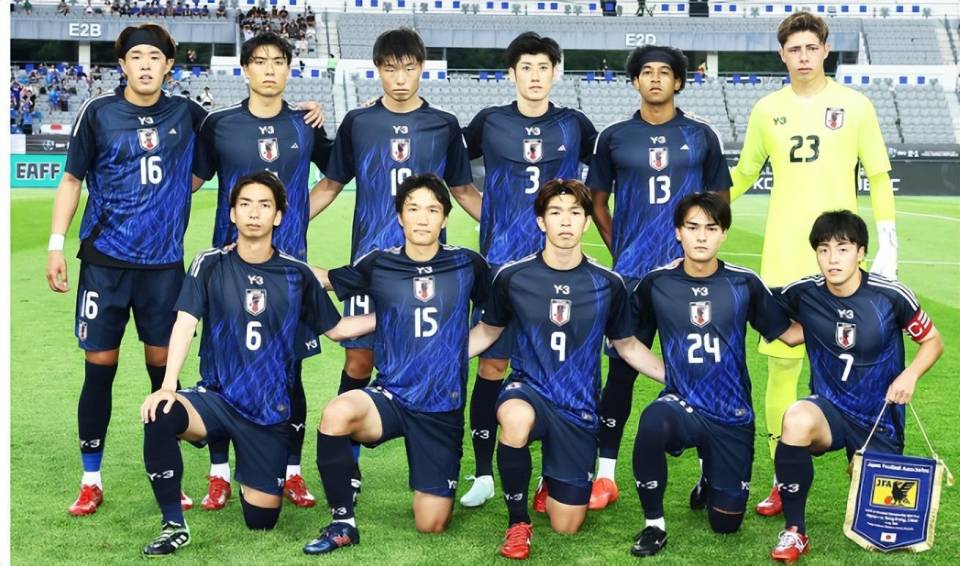 国足VS日本，开球时间有变，久帅摆5后卫，能否拿分？官方回应行李事件